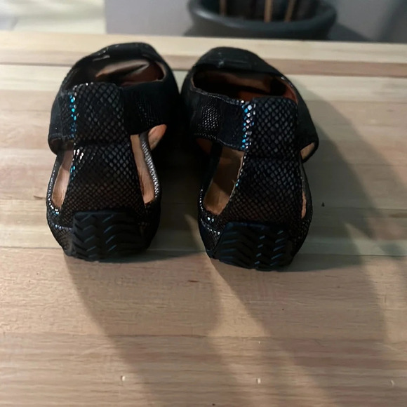 Gentle Souls It's So Fun Women's Size 7M Pewter Metallic Leather Sandal Shoe - Picture 4 of 5